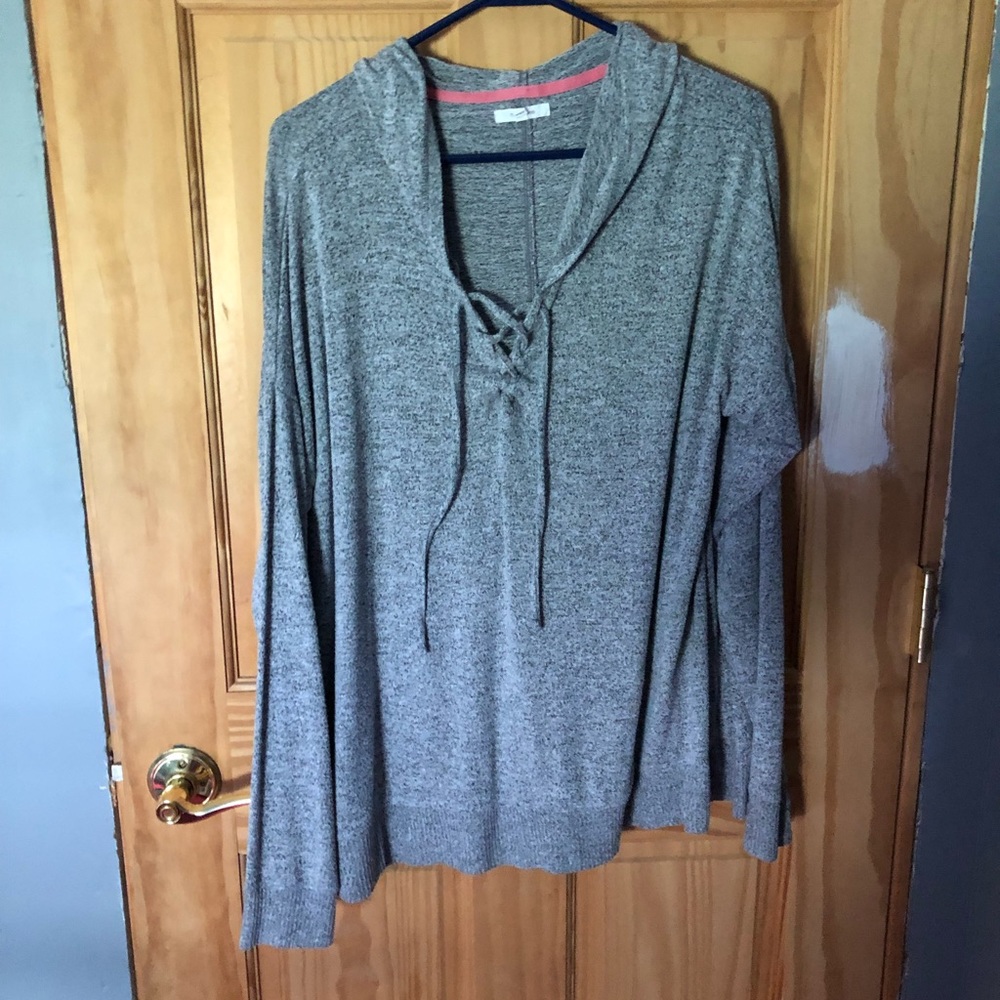 Tops - Picture 5 of 7